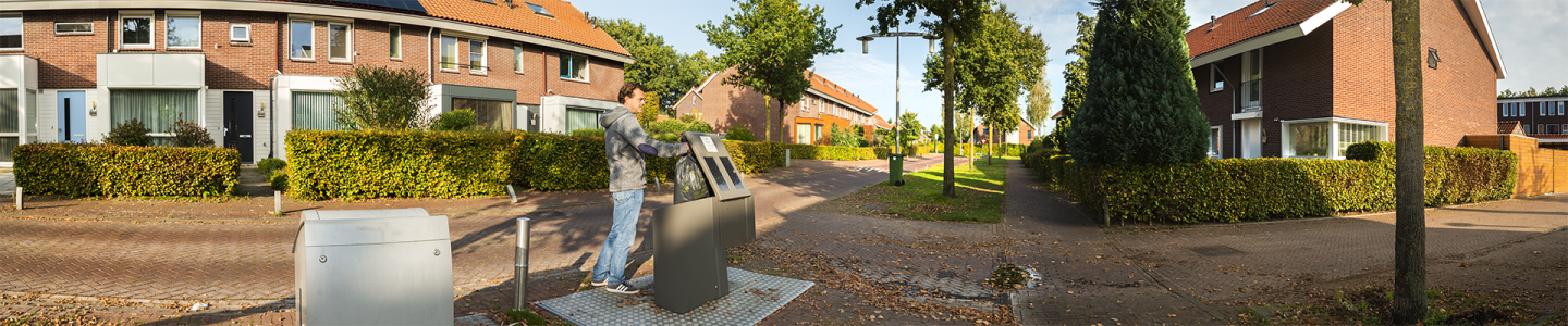 Cameraploeg van EO op bezoek voor item over afval scheiden